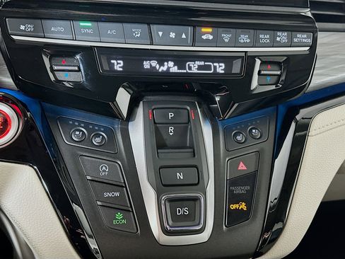 Used 2025 Honda Odyssey Elite image 16