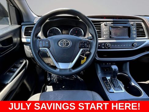 Used 2019 Toyota Highlander LE FWD image 12