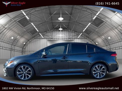 Used 2020 Toyota Corolla SE image 2