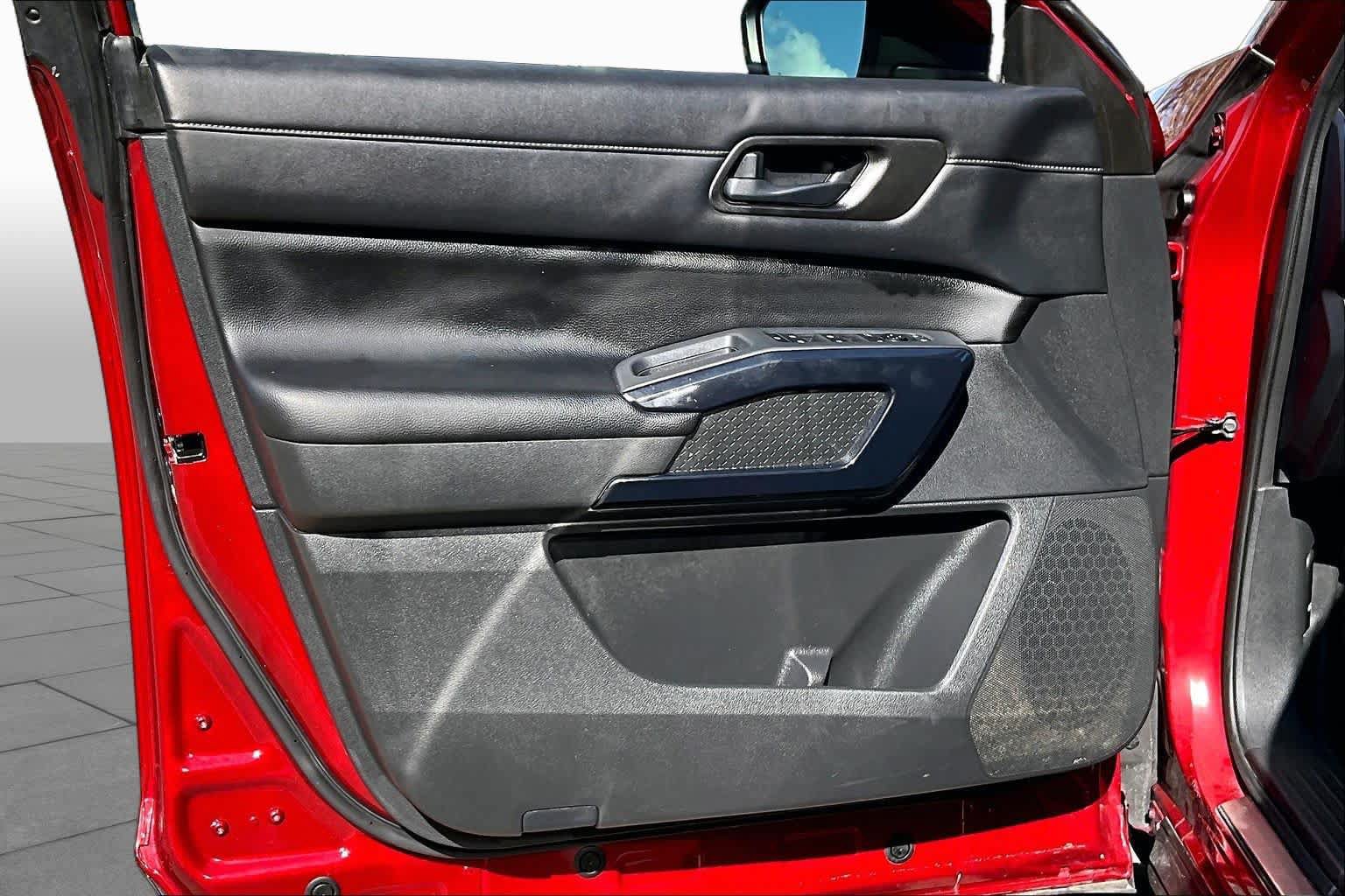 Used 2024 Nissan Pathfinder SV w/ SV Premium Package FWD image 19