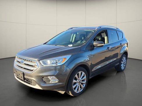 Used 2017 Ford Escape Titanium image 4