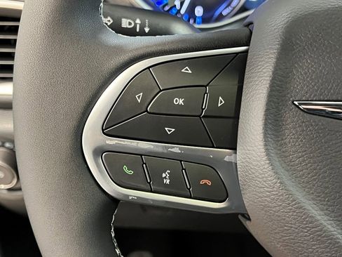 New 2026 Chrysler Pacifica Select image 16