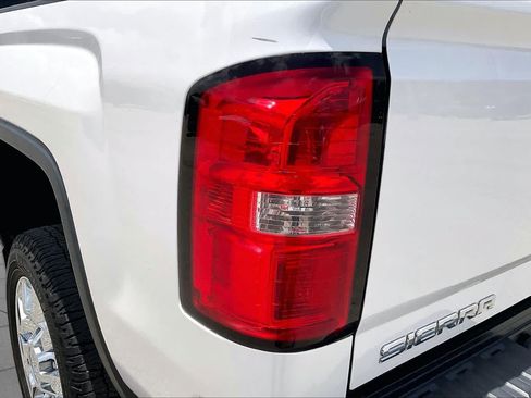 Used 2019 GMC Sierra 2500 Denali w/ Duramax Plus Package AWD/4WD image 28
