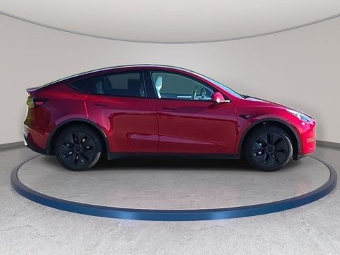 Used 2024 Tesla Model Y Long Range RWD image 4