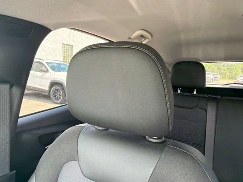 Used 2025 Chevrolet Trax LT FWD image 57