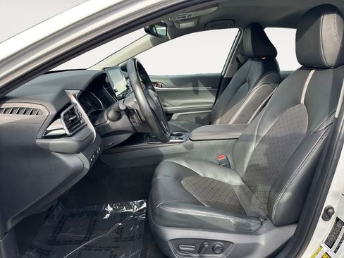 Used 2024 Toyota Camry XSE FWD image 9