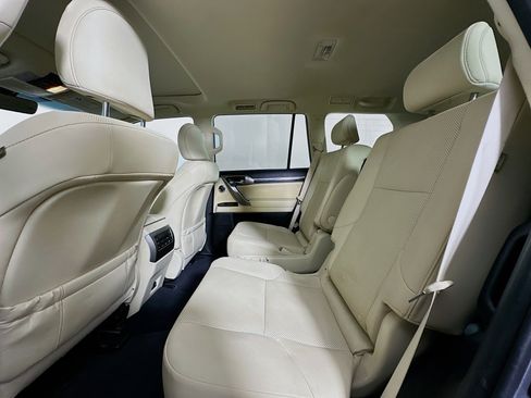 Used 2023 Lexus GX 460 Premium w/ Accessory Package AWD/4WD image 29
