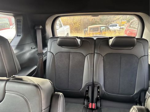 New 2025 Jeep Grand Cherokee L Laredo image 25