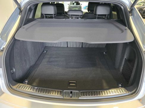 Used 2025 Porsche Macan AWD/4WD image 16