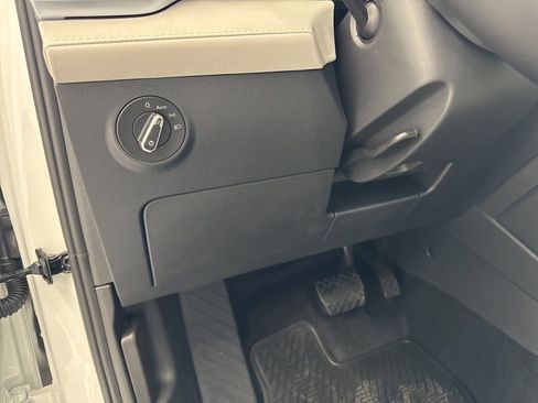 New 2026 Volkswagen Taos SE AWD/4WD image 14