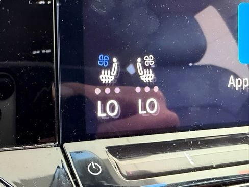 Used 2025 Volkswagen Atlas SE image 22