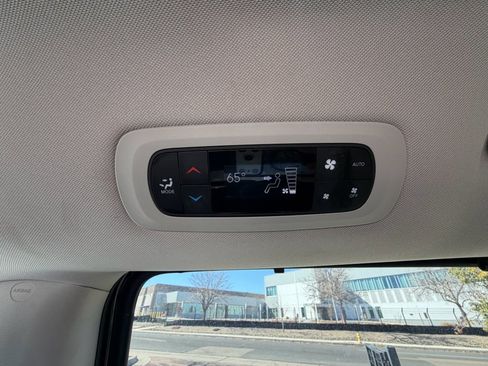 Used 2024 Chrysler Pacifica Touring-L image 17