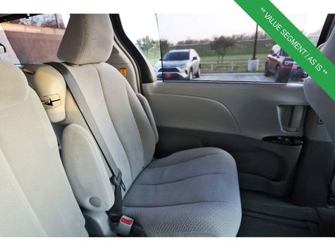Used 2011 Toyota Sienna LE image 14