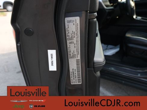 Used 2022 Jeep Grand Cherokee Altitude AWD/4WD image 34