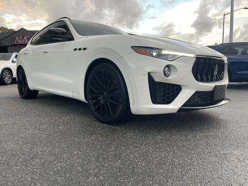 Used 2021 Maserati Levante image 19