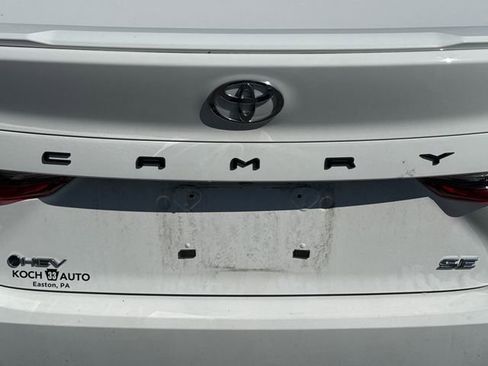 Used 2025 Toyota Camry SE w/ Convenience Package FWD image 17