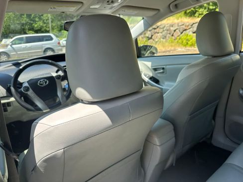 Used 2014 Toyota Prius Four FWD image 10