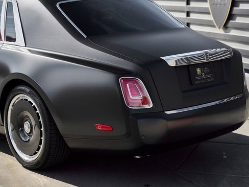 Used 2025 Rolls-Royce Phantom Sedan RWD image 12