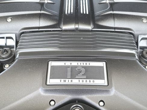 Used 2018 Bentley Bentayga AWD/4WD image 34
