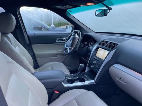 Used 2015 Ford Explorer XLT w/ Equipment Group 202A AWD/4WD image 11