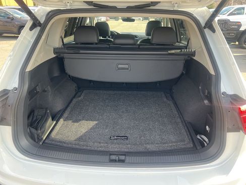 Used 2022 Volkswagen Tiguan SE image 12