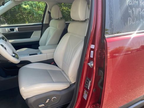 Used 2025 Hyundai Santa Fe SEL FWD image 12