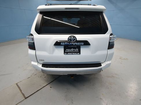 Used 2024 Toyota 4Runner TRD Off-Road Premium image 31