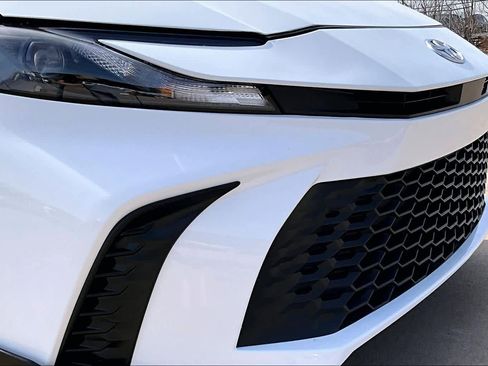 Used 2025 Toyota Camry SE image 28