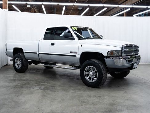 Used 1999 Dodge Ram 2500 Truck 4x4 Quad Cab image 1