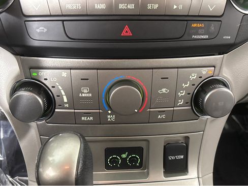 Used 2012 Toyota Highlander SE image 29