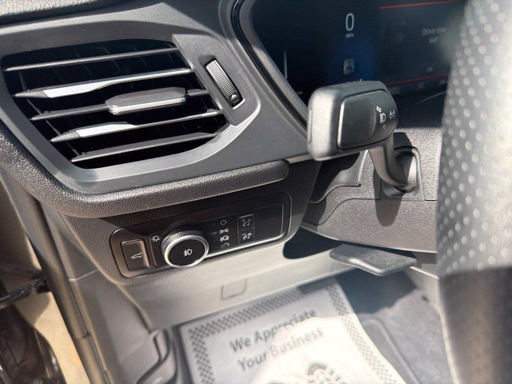 Used 2025 Ford Escape ST-Line Select AWD/4WD image 14