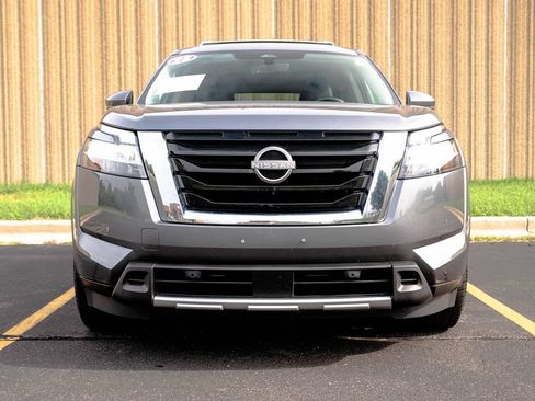 Used 2023 Nissan Pathfinder Platinum AWD/4WD image 3