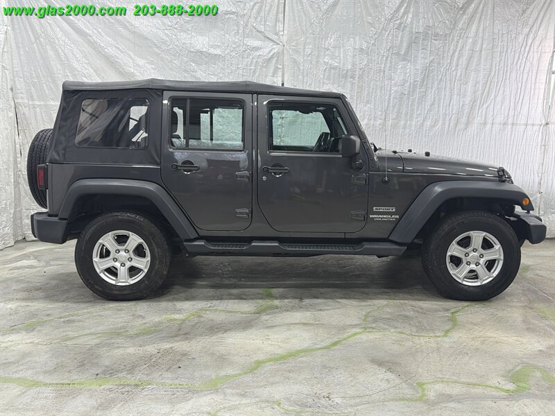 Used 2017 Jeep Wrangler Unlimited Sport w/ Connectivity Group AWD/4WD image 14