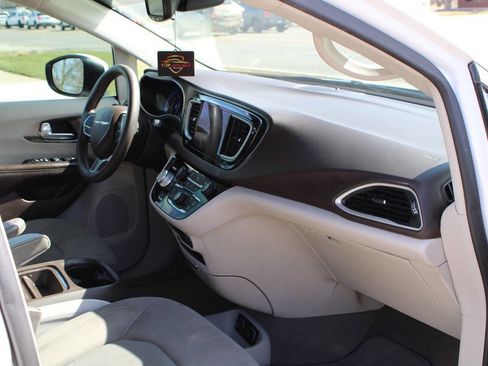 Used 2017 Chrysler Pacifica Touring Plus w/ Tire & Wheel Group image 58