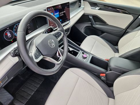 Certified 2026 Volkswagen Tiguan SE AWD/4WD image 10