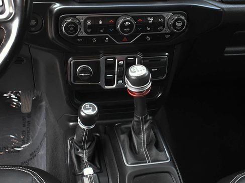 Used 2021 Jeep Wrangler Unlimited Sahara AWD/4WD image 16