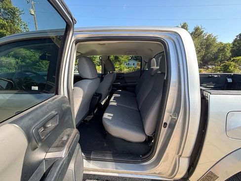 Used 2017 Toyota Tacoma SR5 RWD image 15