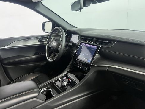 Certified 2024 Jeep Grand Cherokee L Limited w/ Luxury Tech Group II image 32