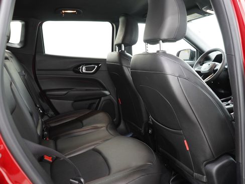 Used 2025 Jeep Compass Trailhawk AWD/4WD image 12