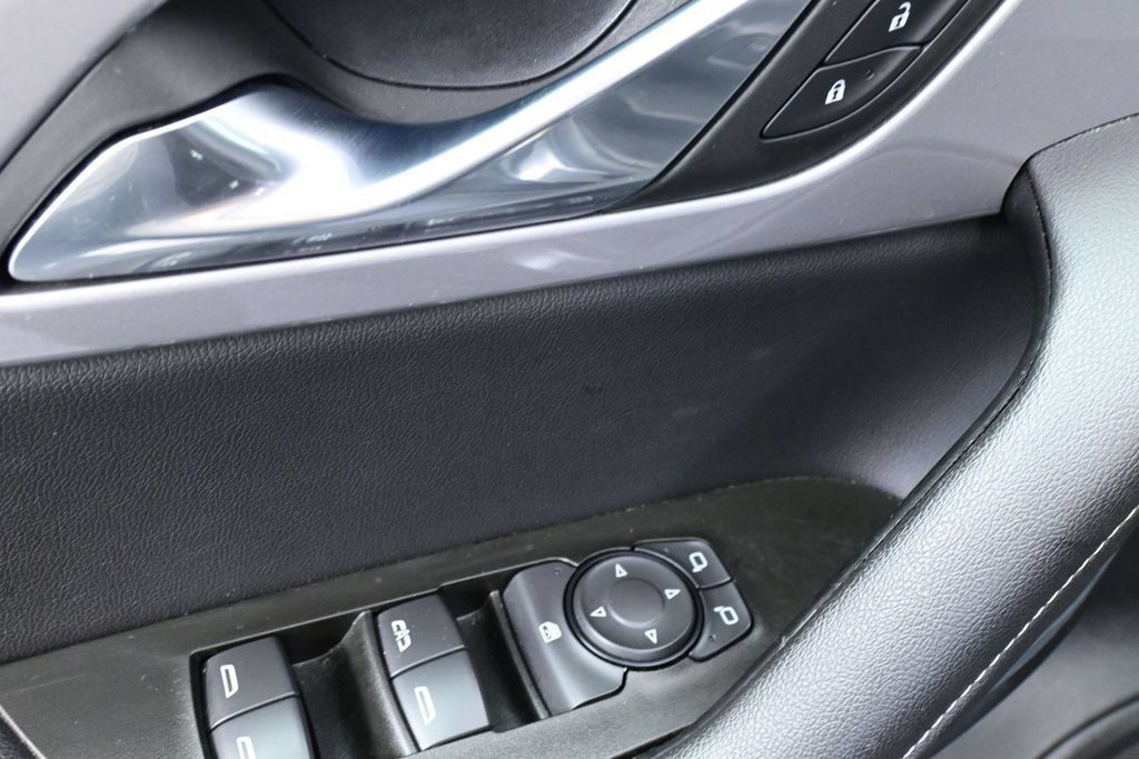 Used 2025 Chevrolet Blazer LT FWD image 23