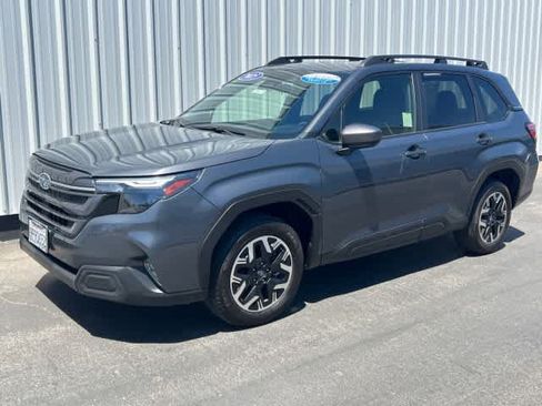 Used 2025 Subaru Forester Premium AWD/4WD image 1