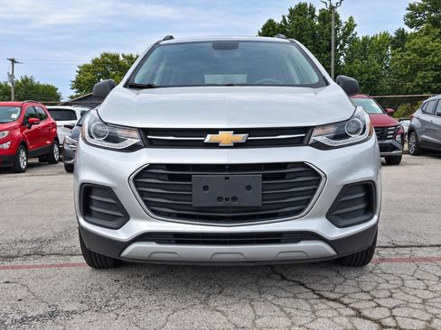 Used 2020 Chevrolet Trax LT w/ LT Convenience Package AWD/4WD image 2
