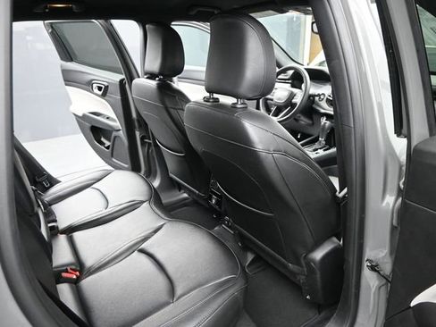 Used 2024 Jeep Compass Limited image 18