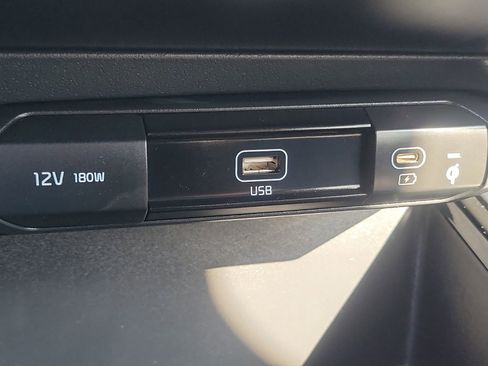 Used 2025 Kia Niro Wind FWD image 14