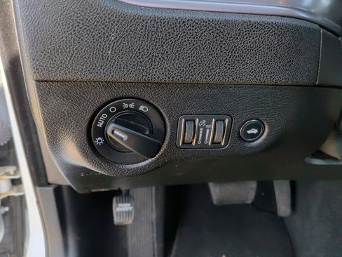 Used 2023 Dodge Charger SXT image 15