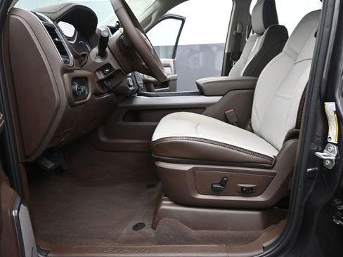 New 2026 RAM 2500 Laramie AWD/4WD image 10