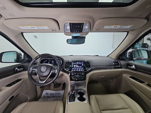 Used 2019 Jeep Grand Cherokee Overland AWD/4WD image 10