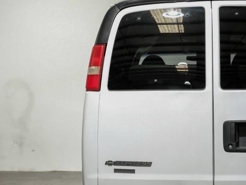 Used 2013 Chevrolet Express 3500 LT w/ LT Preferred Equipment Group RWD image 32
