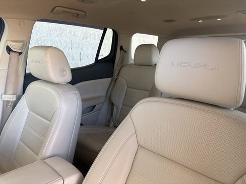 Certified 2021 GMC Acadia Denali w/ Denali Technology Package image 2