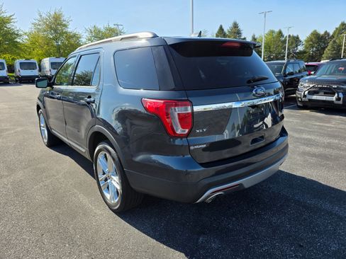 Used 2017 Ford Explorer XLT w/ Equipment Group 202A AWD/4WD image 3